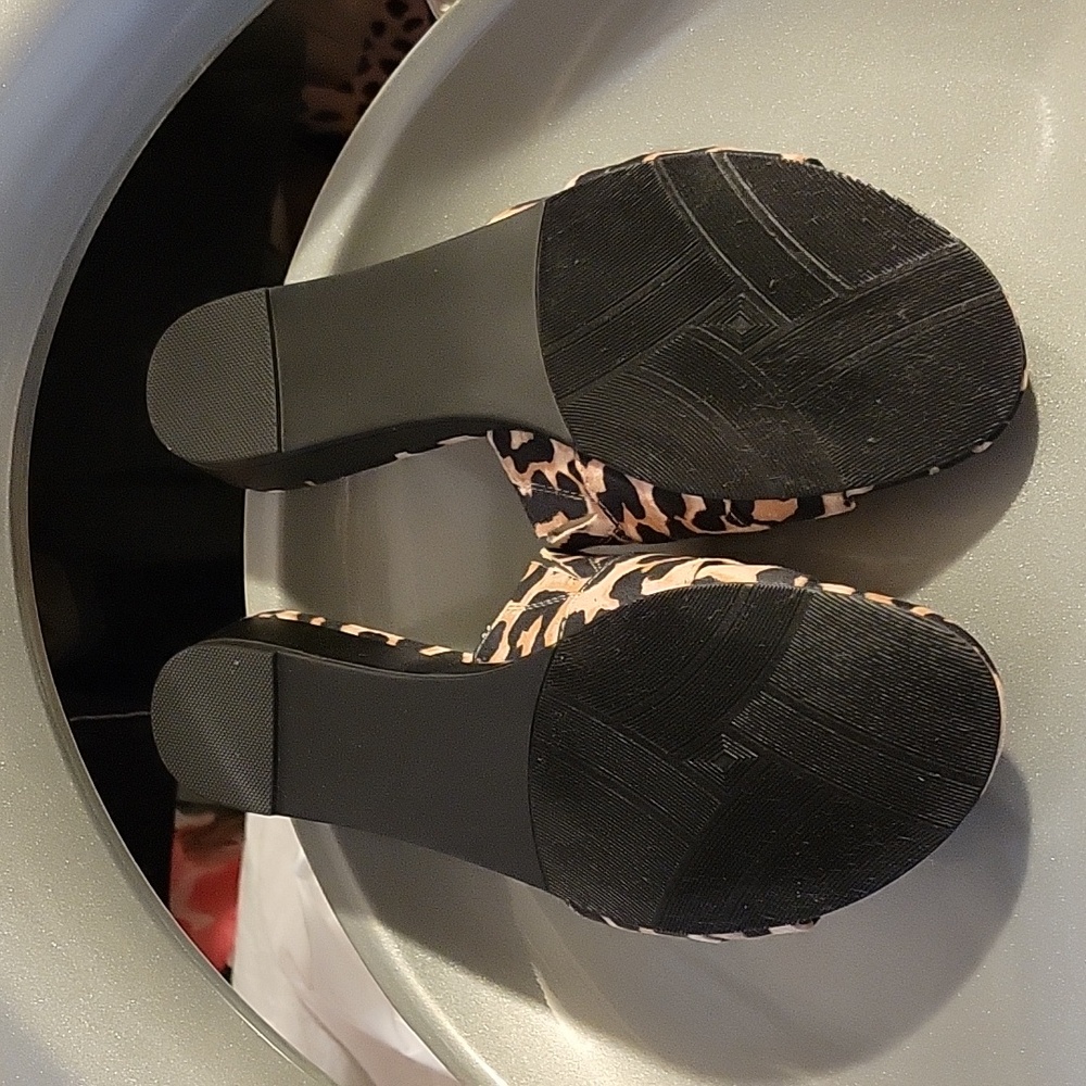 NWOT Array Leopard Slides - Picture 4 of 4